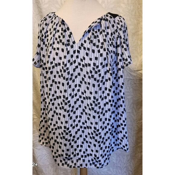 F60 Worthington Woman's white w/black print flowy blouse short sleeved V-neck - Picture 6 of 10